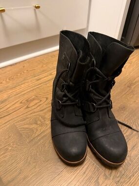 Sorel Black Lace-Up Women's Combat Boots